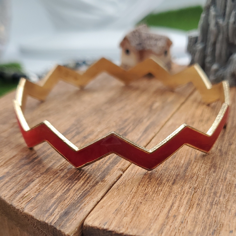 Gold Tone Wave and Red Zigzag‎ Bracelet B3409